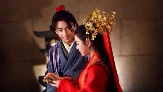 旧情再提，冷眼相对，娱乐圈小甜甜又双叒被曝婚变？