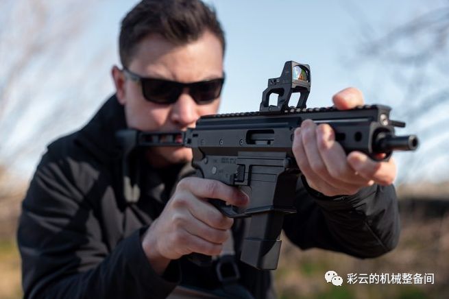 滚柱延迟闭锁的枪 (m4卡宾枪)