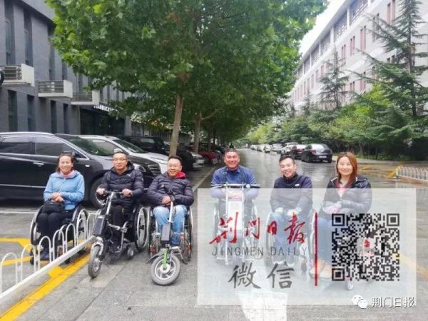 荆门这位高位截瘫的发明家登上央视舞台，感动全国