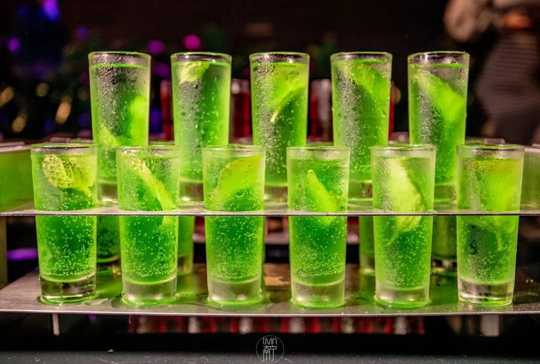 盛天地这间成都来的“网红酒馆”，谢霆锋都打卡了，你还没去过？