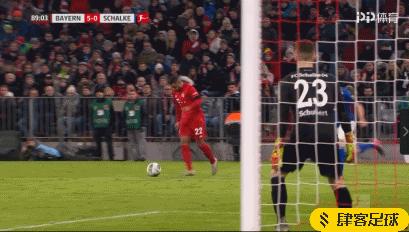 拜仁5-0沙尔克,莱万造三球,穆勒、磁卡破门