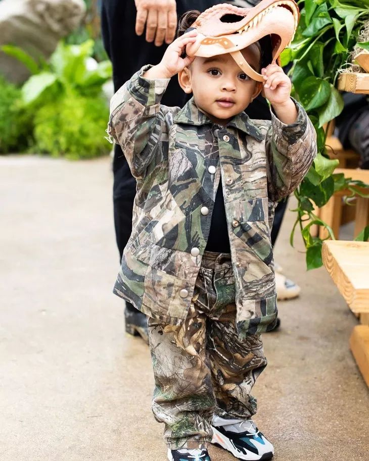 侃爷晒与卡戴珊合照想复合,侃爷卡戴珊时装发布会