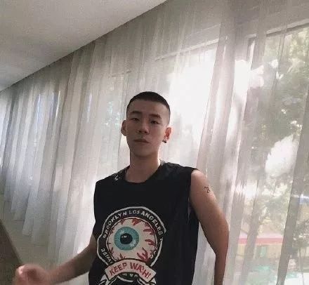 行走的荷尔蒙霸气圆寸头,寸头帅气小哥哥