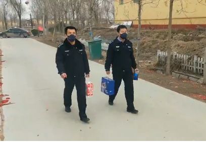 代购奶粉,让口罩,提供房车……看德州警民的有爱互动