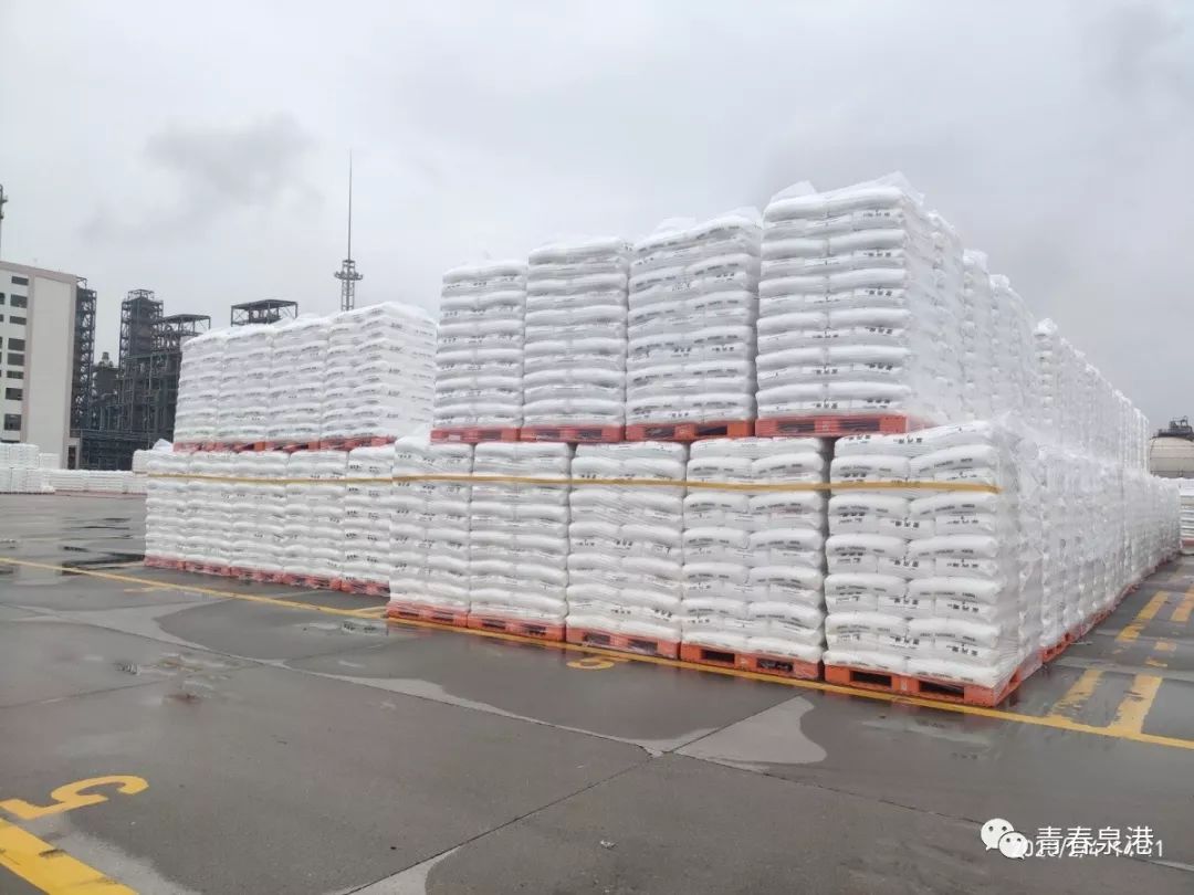 中国企业紧急转产口罩防护服,企业转型生产口罩防护服