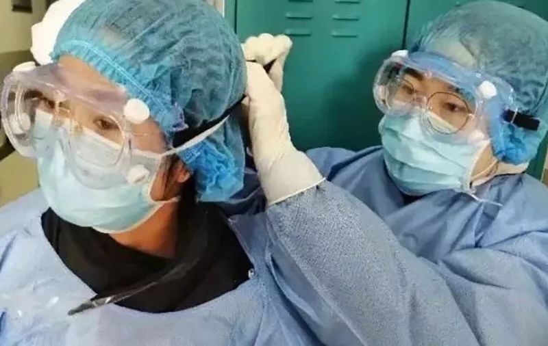 疫情期间眼睛为什么发红,疫情眼睛突然肿了