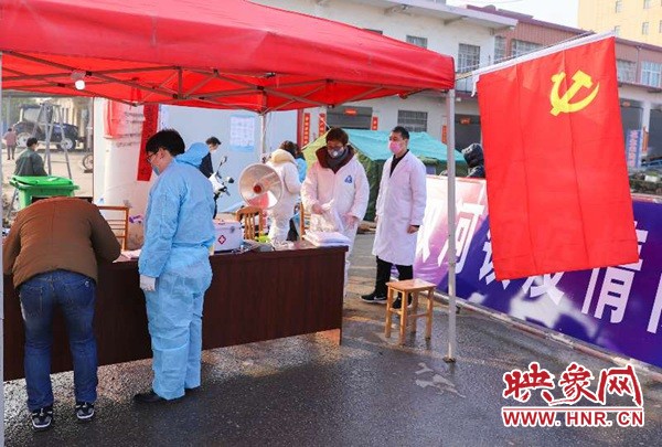 党旗飘扬在疫情防控工作一线,党旗飘扬践初心疫情防控当先锋