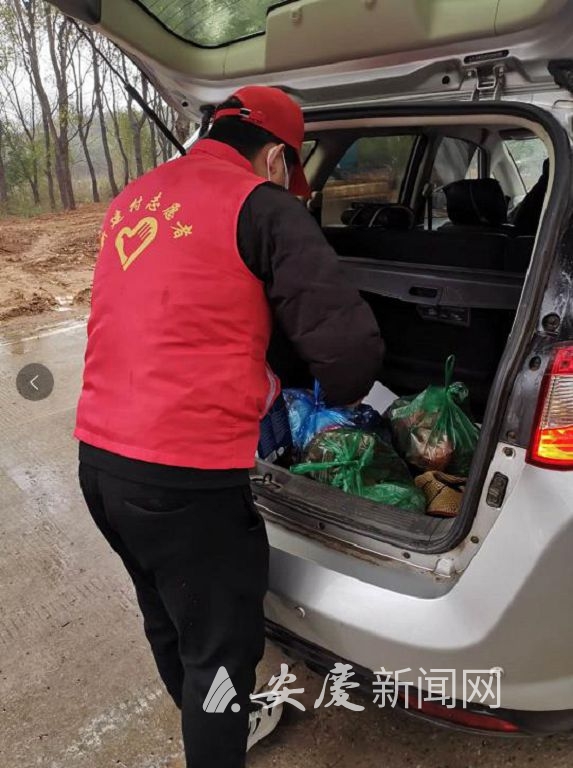 安庆：穿梭在战“疫”一线的“特殊代购队”