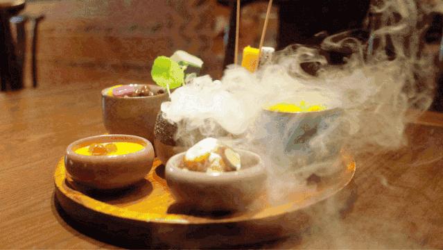 网红餐厅摆拍作秀视频,网红餐厅出圈名场面