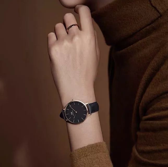 情侣礼物推荐送一对,情侣一周年送什么礼物最好