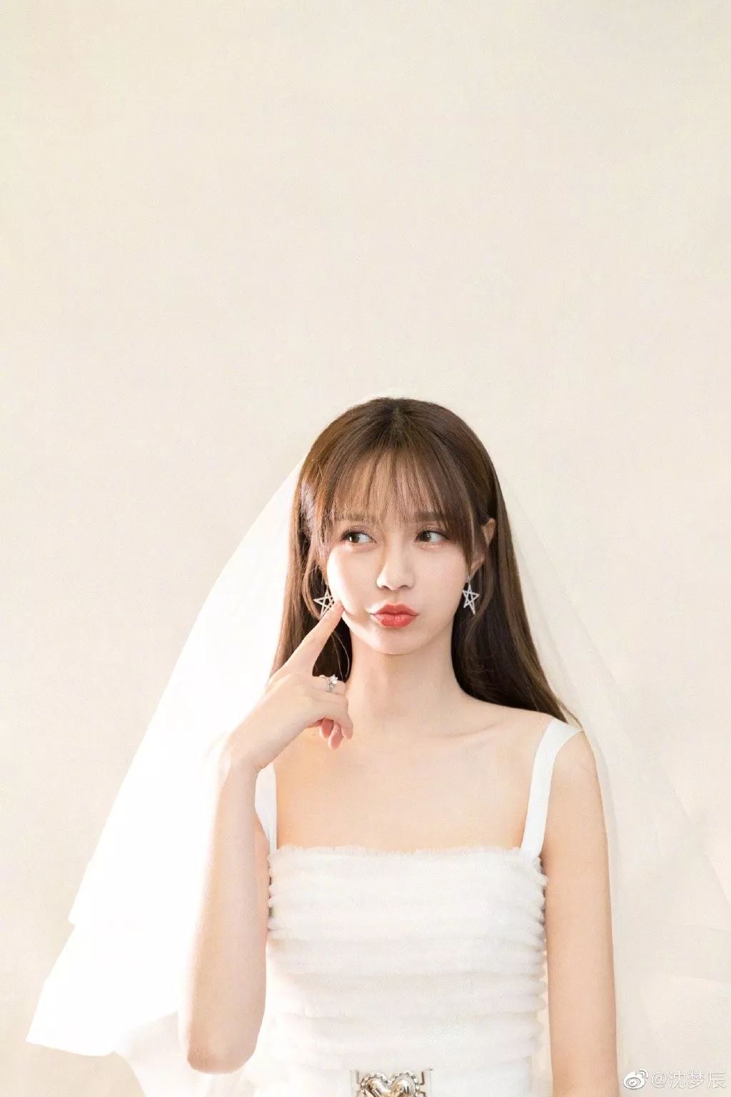 沈梦辰烫睫毛,沈梦辰太阳花睫毛