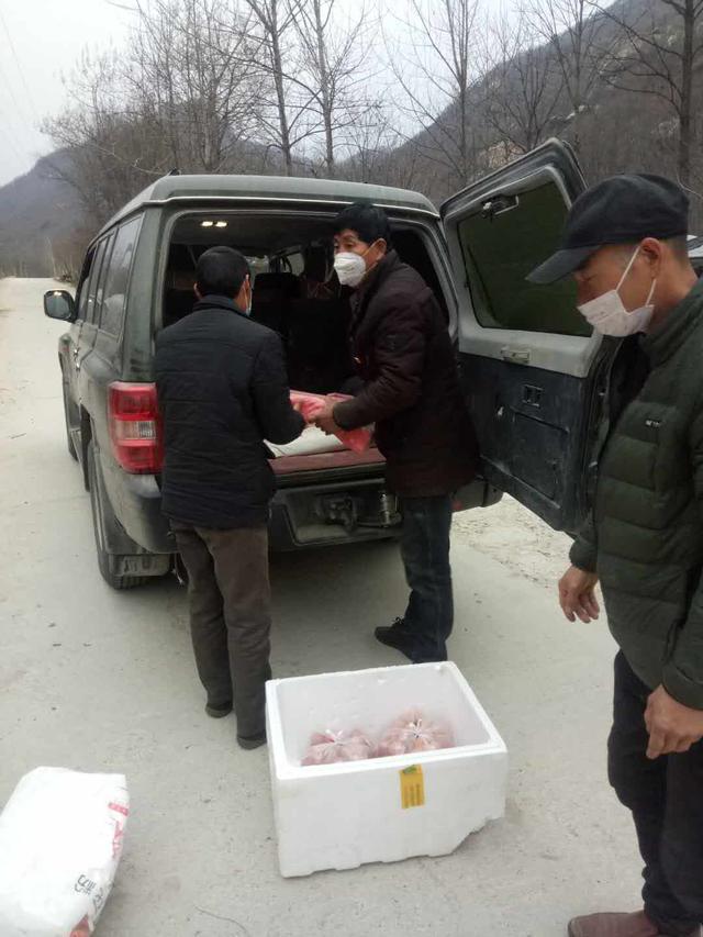 南召县乔端镇：基层*党**员勇当群众代购员