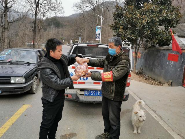 南召县乔端镇：基层*党**员勇当群众代购员