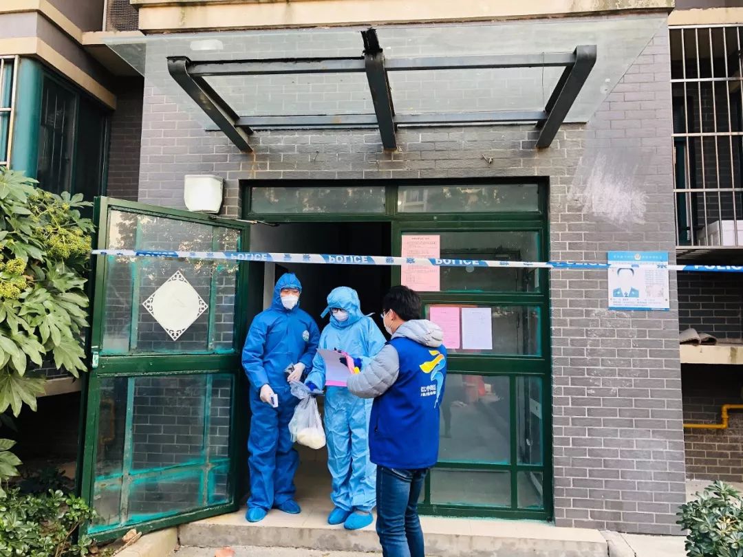 小区有确诊居家怎么防控,小区出现疑似病例要不要隔离