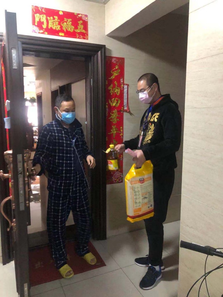 居家隔离外卖小哥送的食物,居家隔离中感谢老乡送快餐