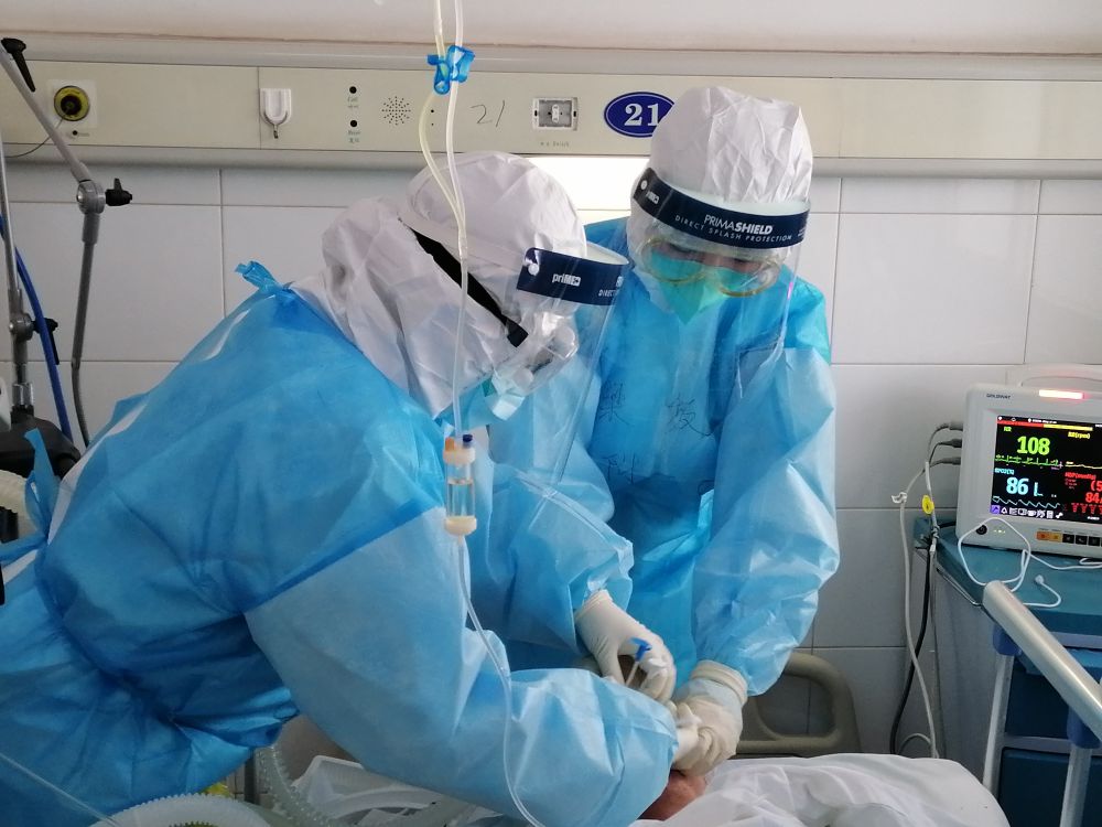 风雨无阻疫情防控不松懈,坚持不懈坚决打赢疫情防控阻击战