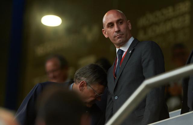 卡西利亚斯参选西足协主席，巴萨“唱反调”力挺现任