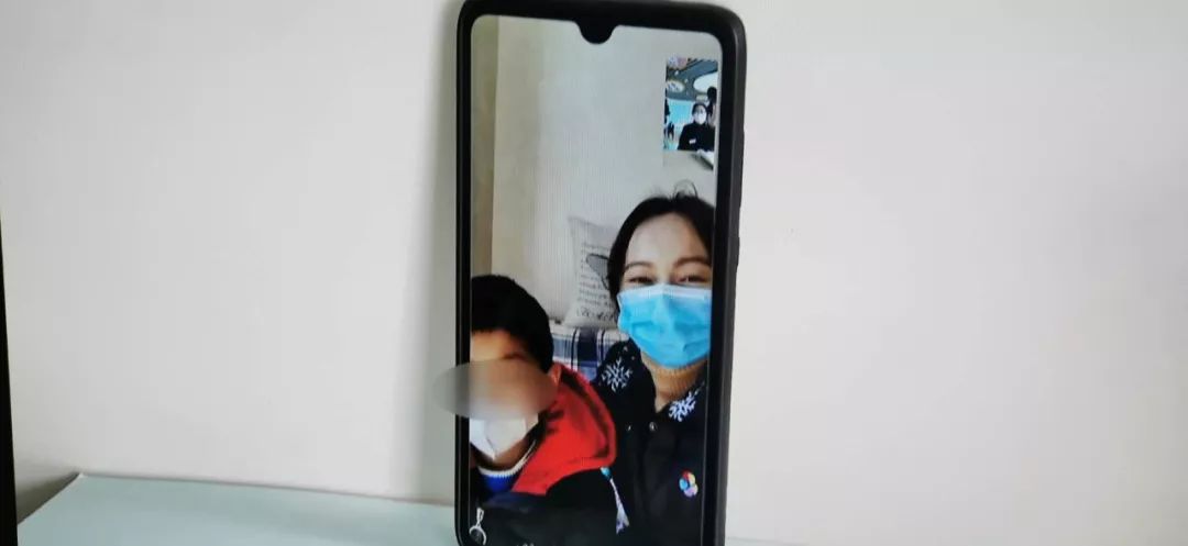 13岁女童独自在家，社区工作人员当起“临时父母”