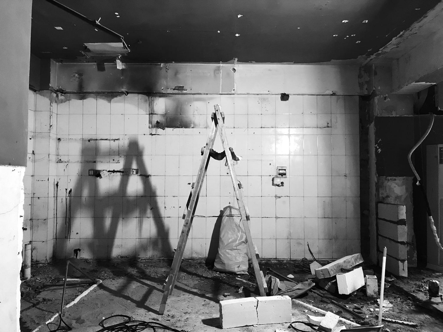 负空间设计丨69㎡的海明威小酒吧