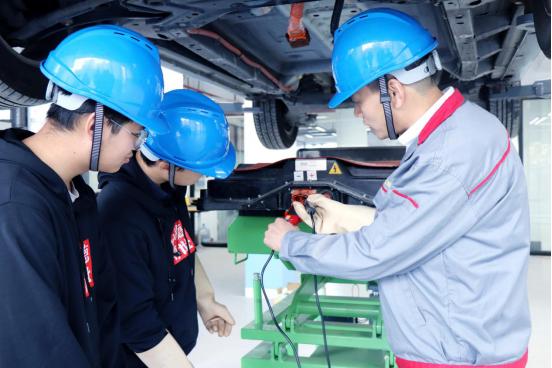 学汽车修理学校哪家好,汽车学校哪个最好