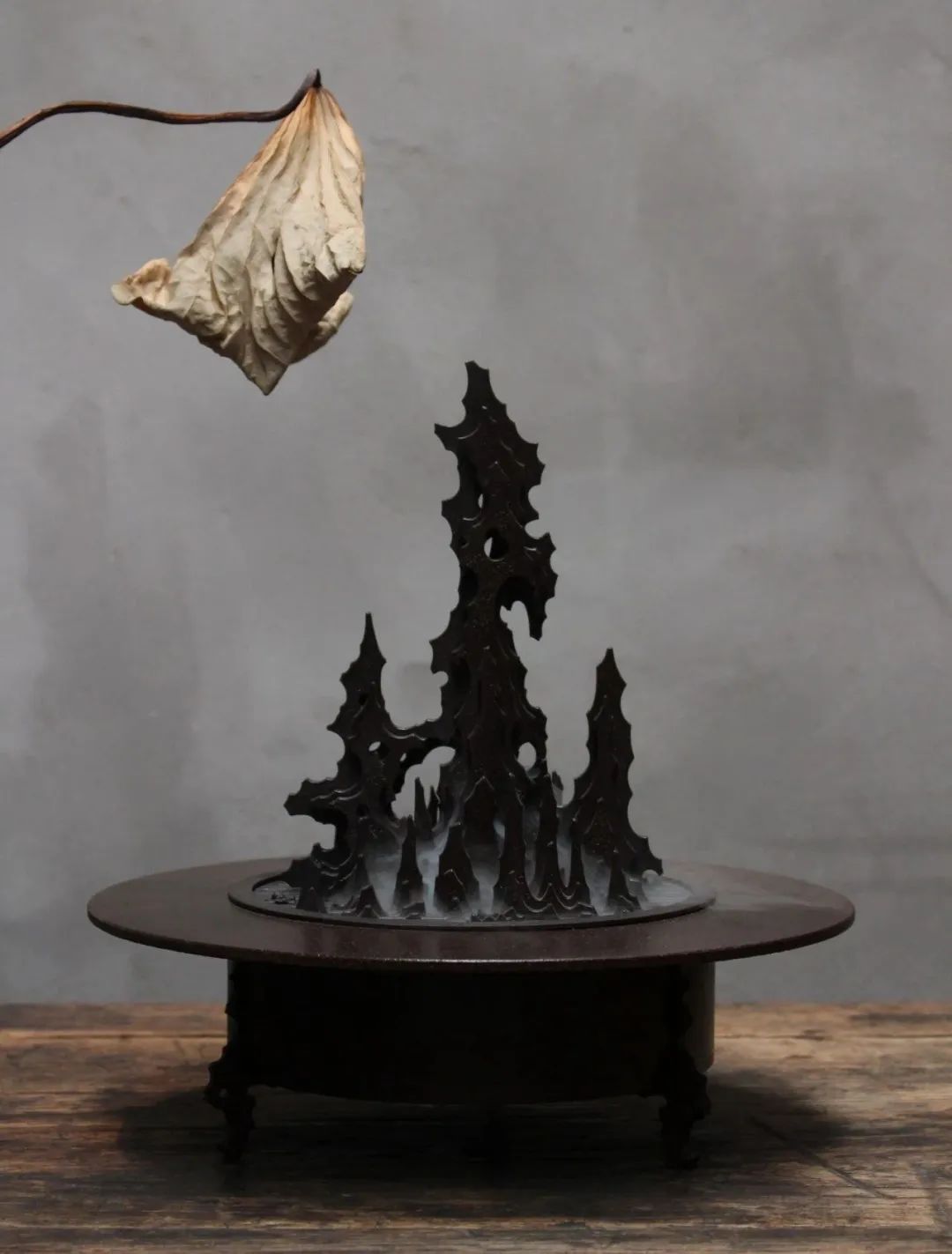 用超级平面的家具“雕塑”空间，这很国潮丨藏拍艺术生活