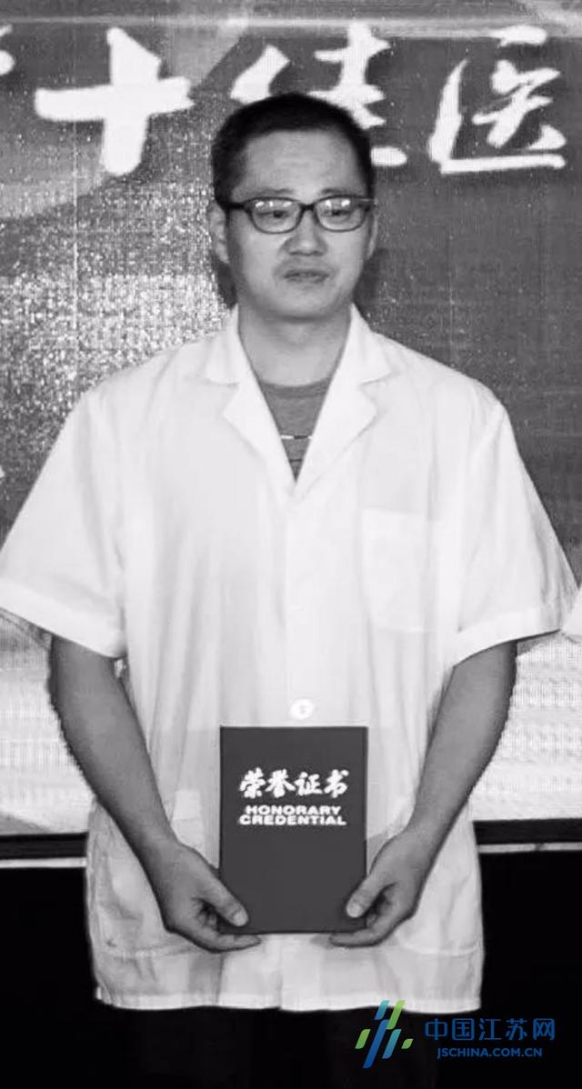 沉痛哀悼光荣牺牲的医护人员,痛悼抗疫牺牲医务者