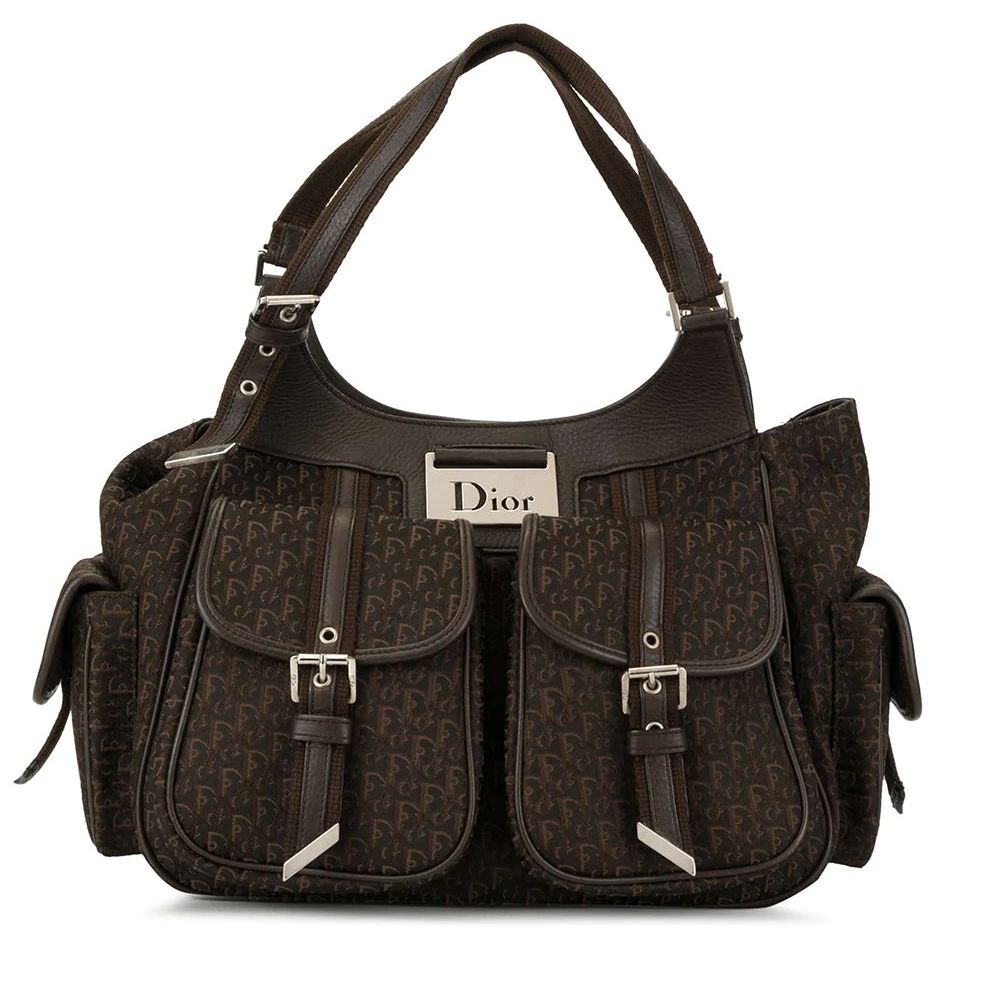 bella和kendall走秀,金泫雅显眼包