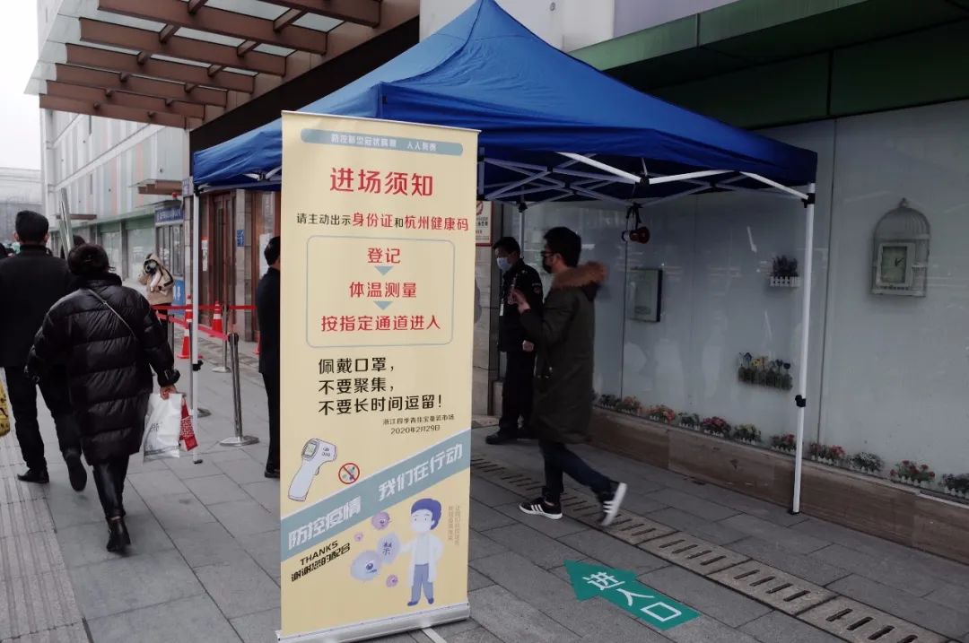 买家拿货也直播，童装店老板一个月亏去几十万，四季青复工并不是你想象中的样子