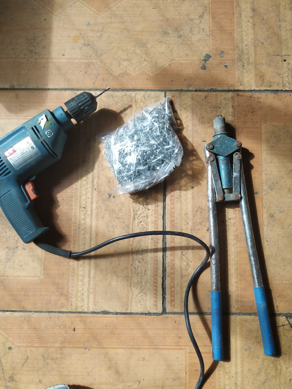 钓友们做的手工钓箱,简单实用的钓箱