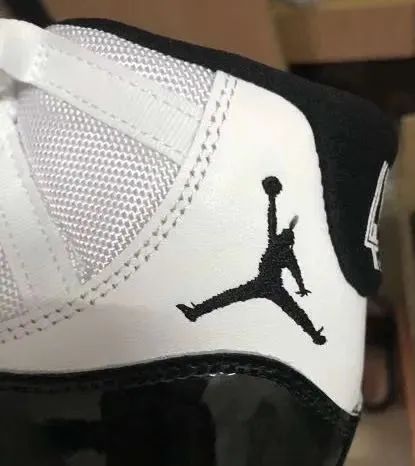 球鞋二次发售鞋盒瑕疵,卖家发来鞋盒轻微破损