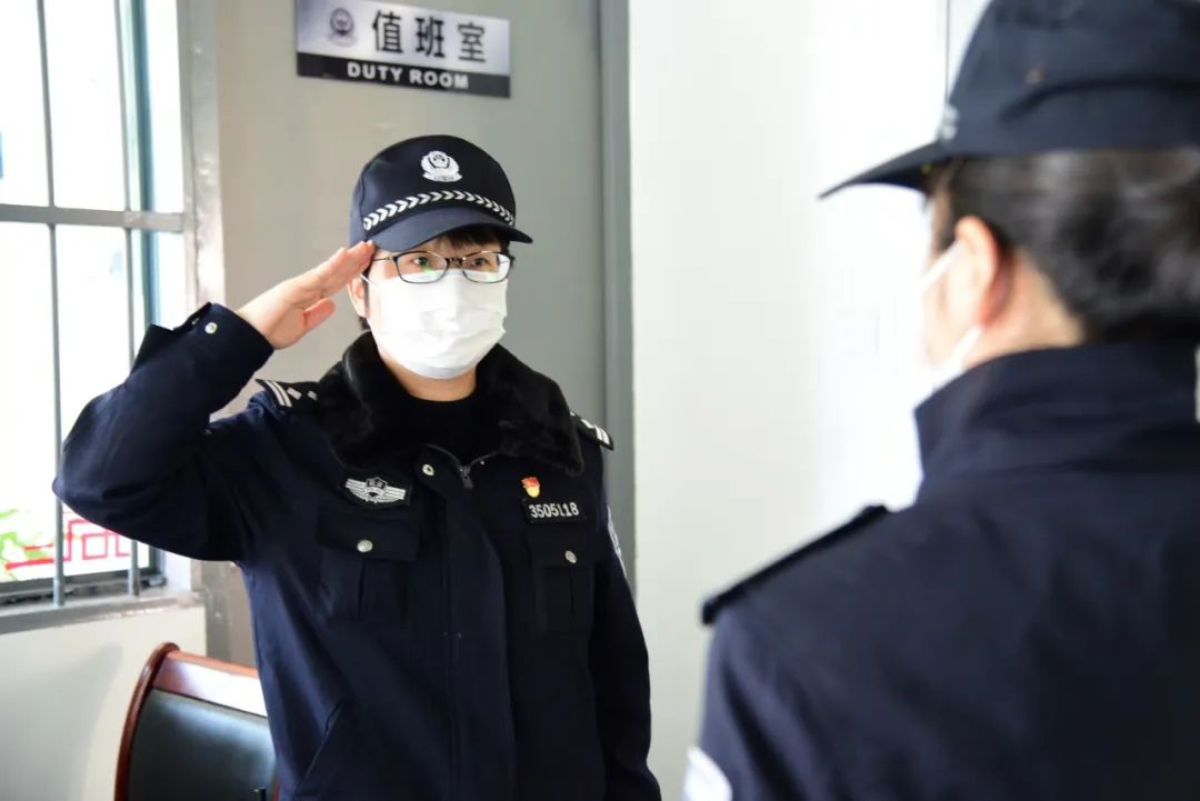 战疫里的力量,战疫前线他们用身躯筑牢防控防线