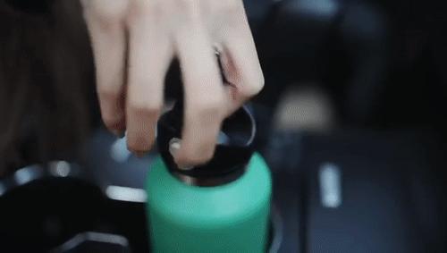 保温杯一键开合的好还是拧盖的好,没有内盖的保温杯好用吗