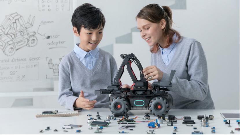 大疆最新教育无人机robomaster,大疆教育版无人机