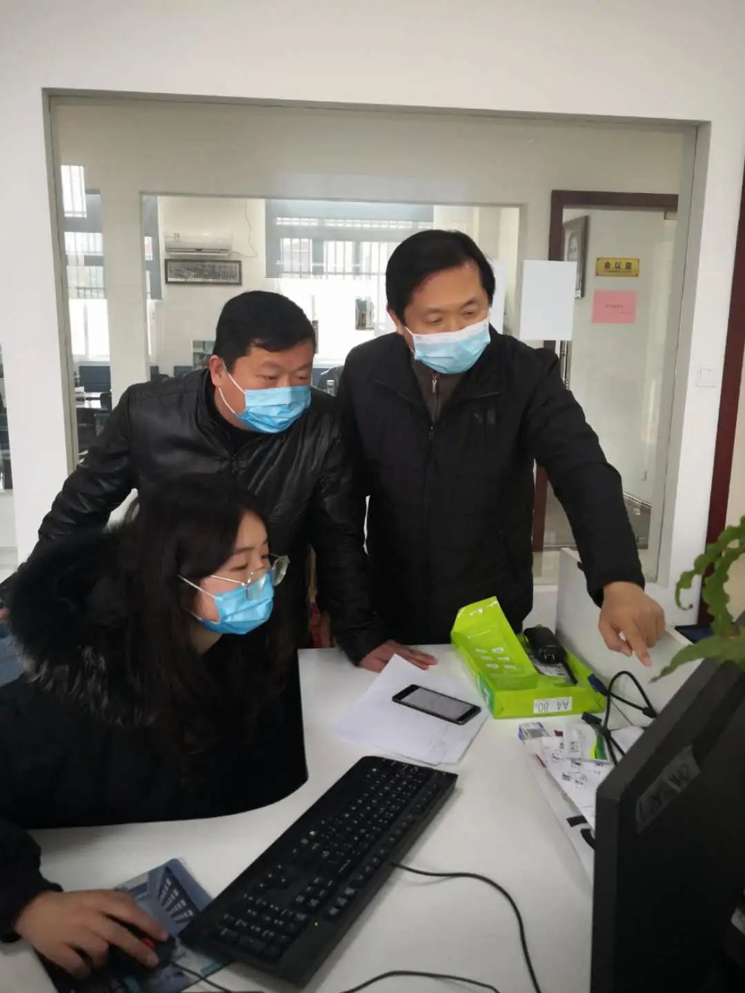 防护服日产5000件,防护服产量有增加但仍有缺口