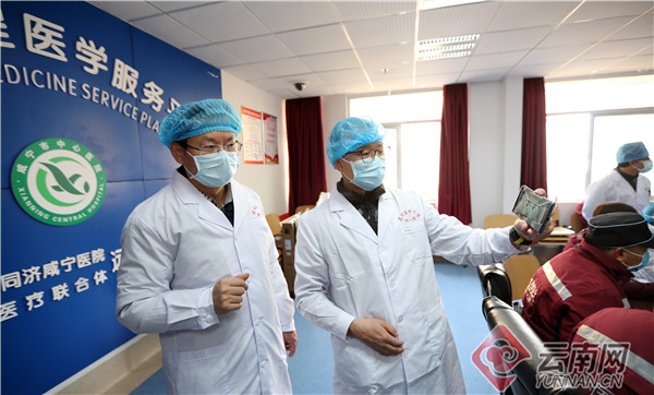 云南专家组组长曾仲:和新冠肺炎争个高下,与咸宁友谊不分仲伯