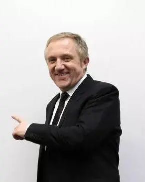 都在这里了！过去一年你支持过的奢侈品和快时尚巨头到底赚了多少？