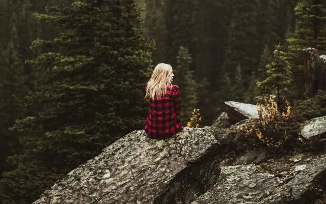 不要嘲笑一个拼命赚钱的年轻人,不要嘲笑没有钱的人