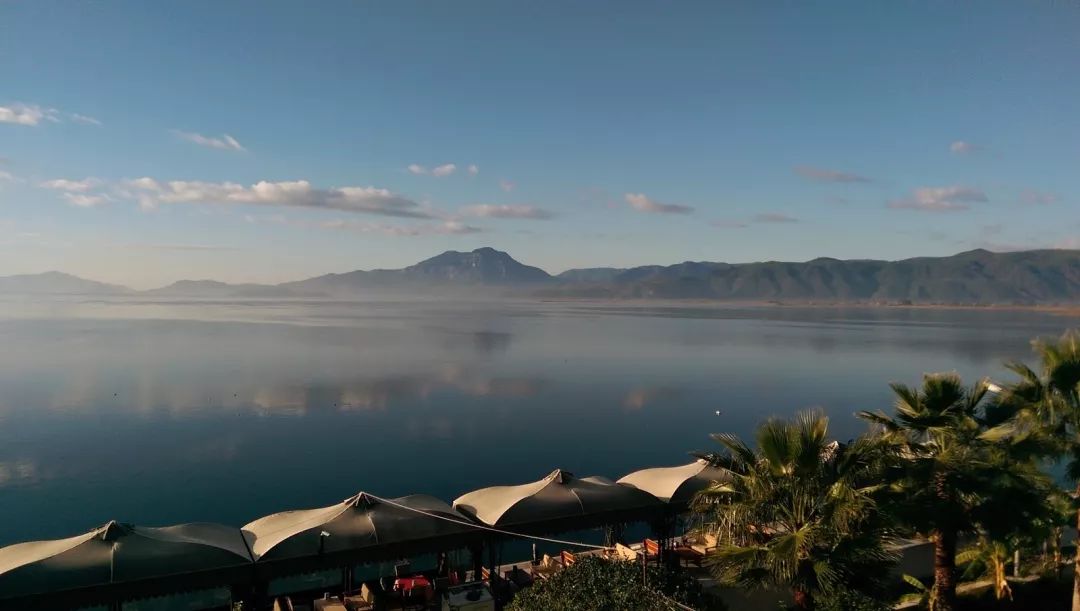 沾走“秽气”！各国花样泥浴泡出心中喜