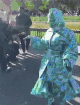 时髦办|隆胸、丰臀、口出狂言……但全网都在粉她