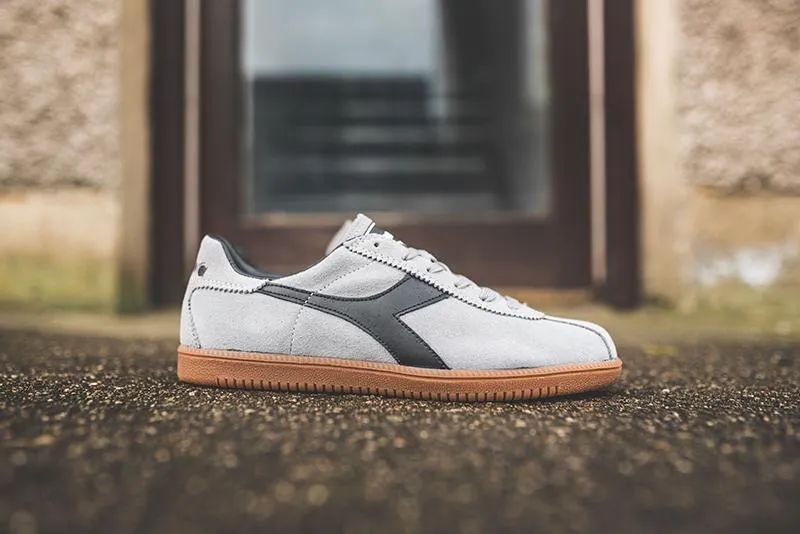 我小心翼翼地藏起这双“钻石鞋款”丨《每周冷门球鞋大赏》