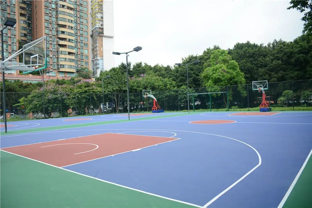 致敬最美逆行者|奥冠体育所有门店向援鄂医务人员和军警全年免费开放！