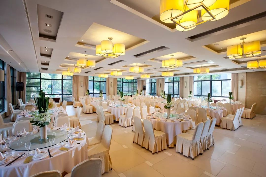 且听风吟看花开,且听风吟且看花开