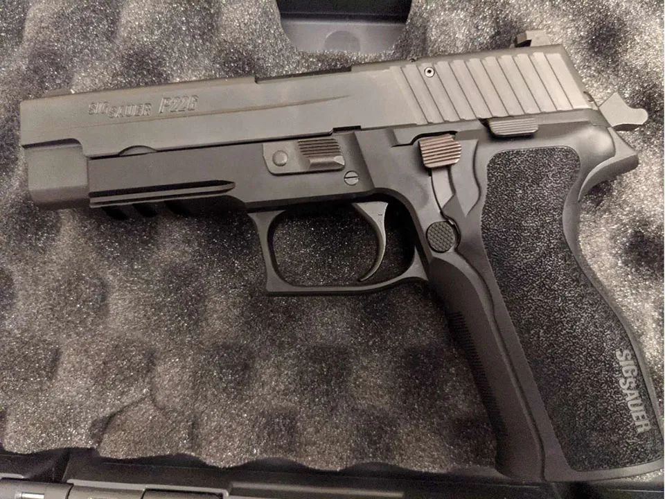 在美华人囤货,美国的华人囤枪