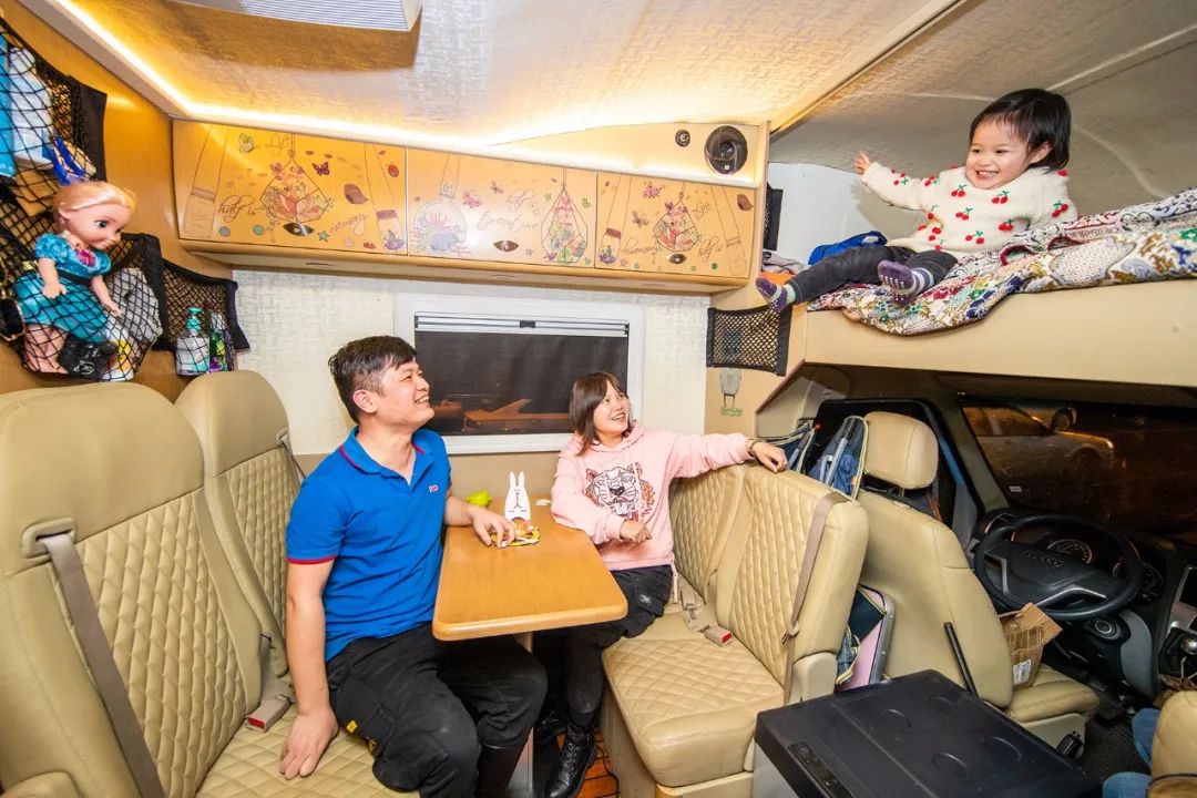 黄石一家人视频,黄石一家三代人