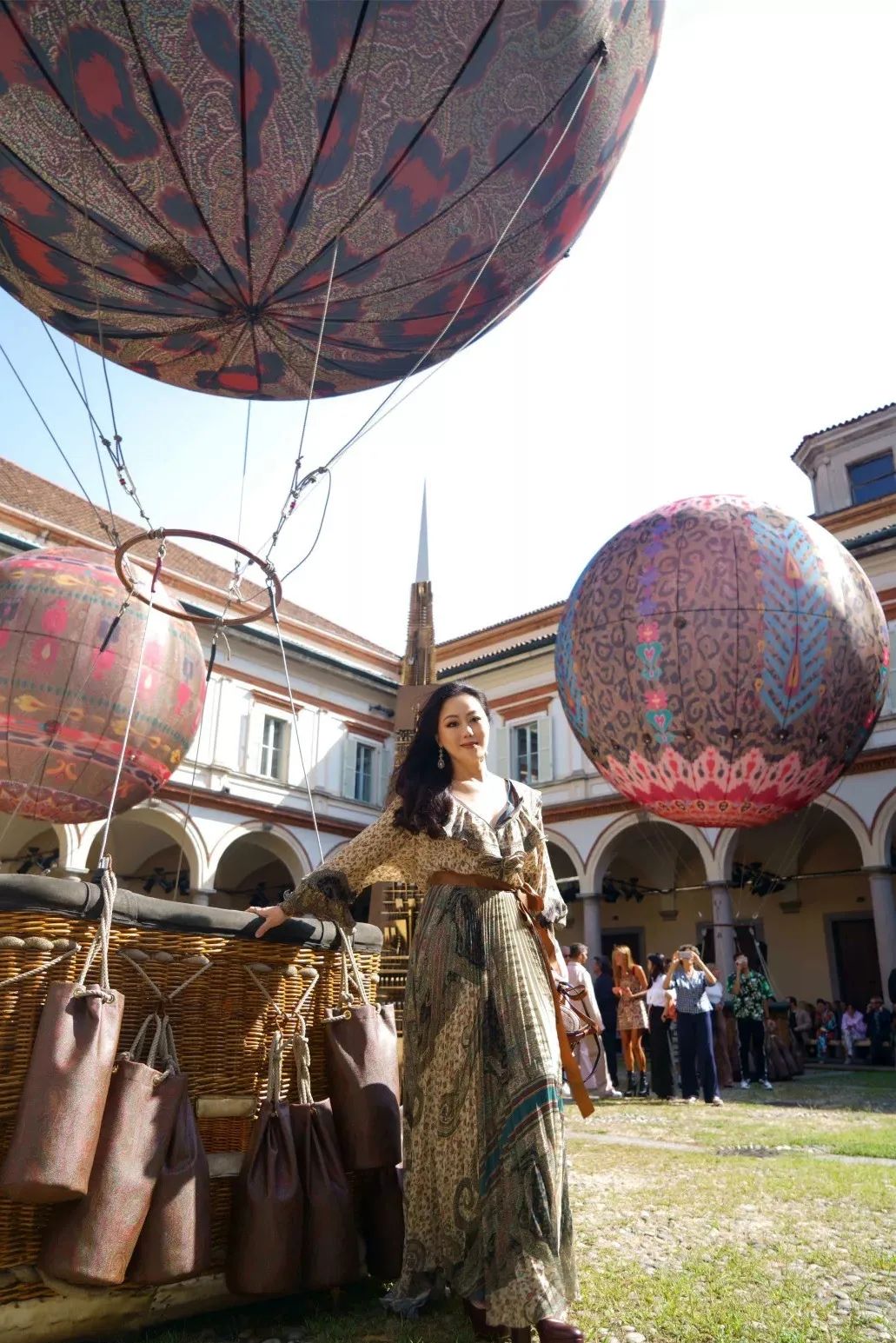 4岁逛连卡佛，13岁成香奈儿常客，她才是初代白富美