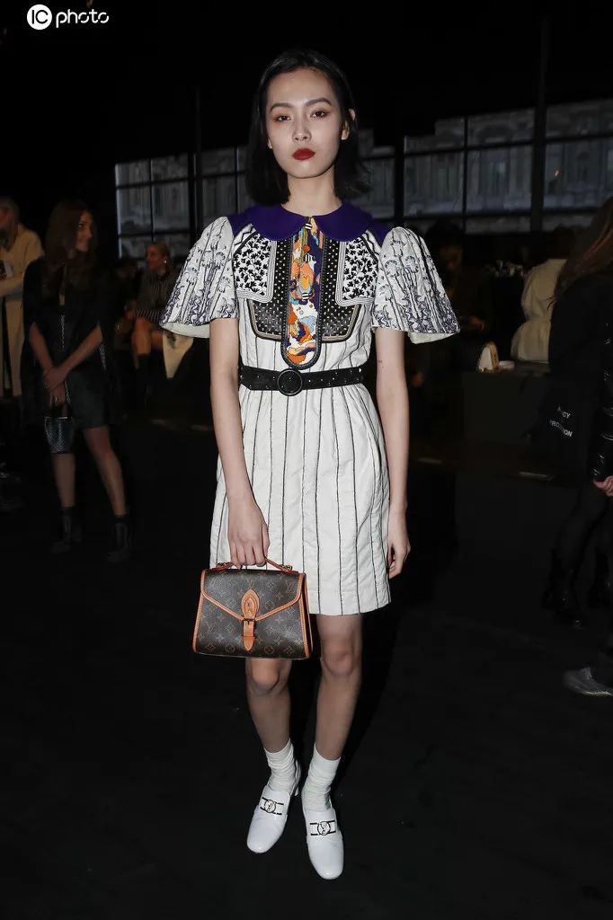 配饰狂|杨幂的终极时髦秘籍，10块钱帮你给腿整容