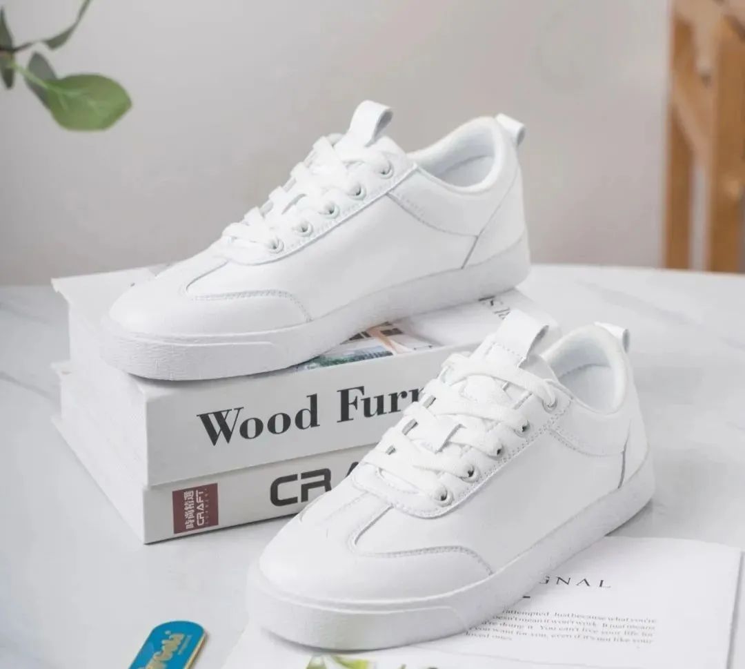 百年老牌的小白鞋,英国小白鞋免鞋带