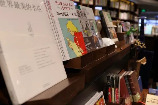 【双语】Shh,thebookcouponsarecoming遍布郑州的书“券”气