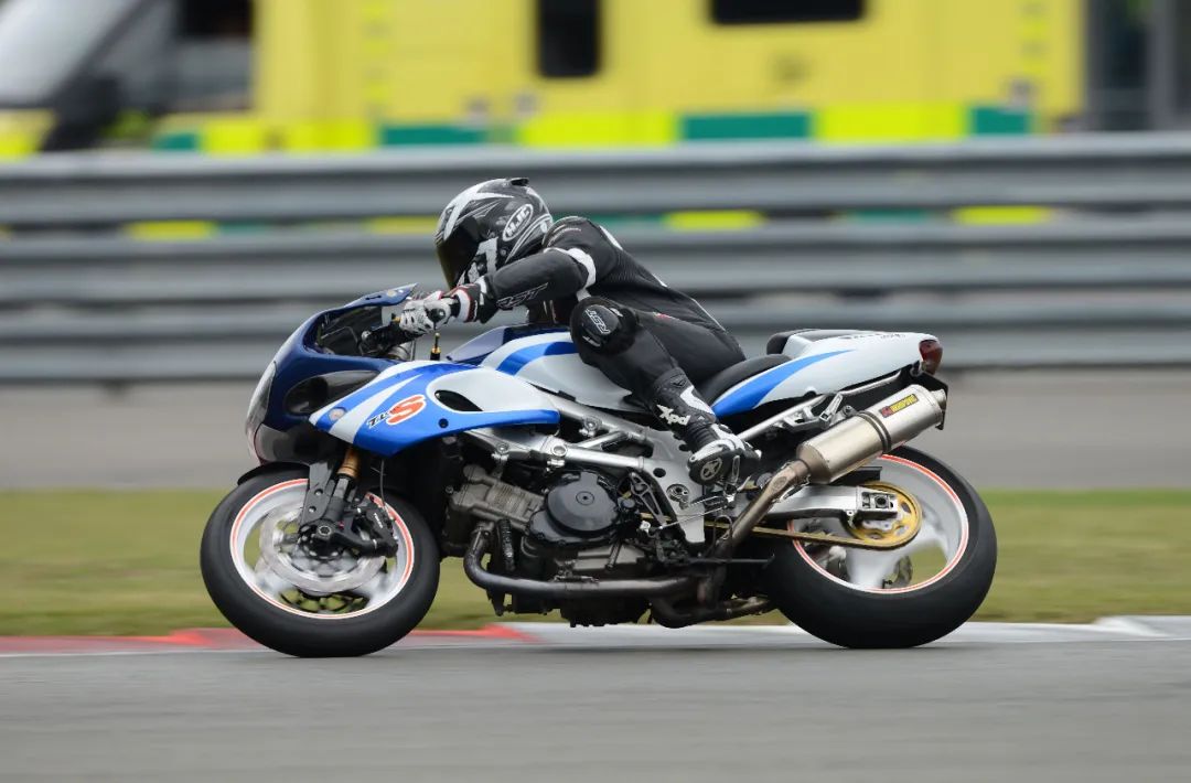 铃木tl1000s几缸,铃木tl1000s油耗