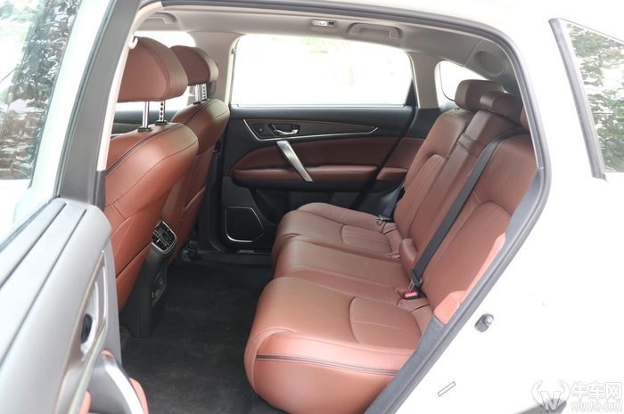 本田冠道空间,本田冠道和长安uni-k后排空间
